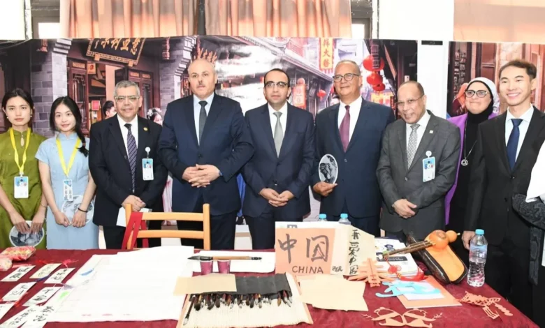 معرض-وملتقى-ثقافي-متنوع-في-“شارع-الوافدين”-بجامعة-القناة