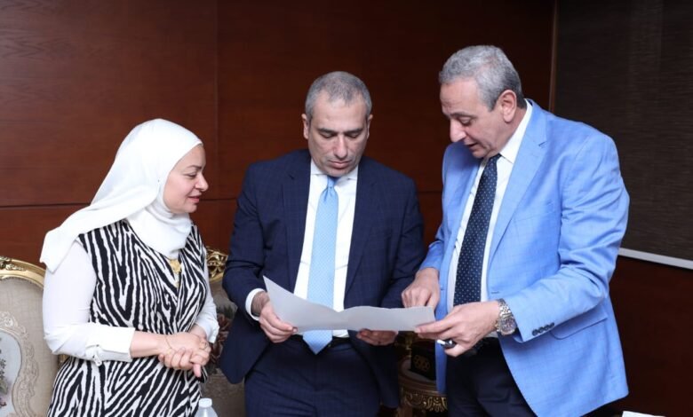 لقاء-موسّع-بين-رئيس-البنك-الزراعي-ومحافظ-الغربية-لتعزيز-الاستثمار-وفق-رؤية-مصر-2030