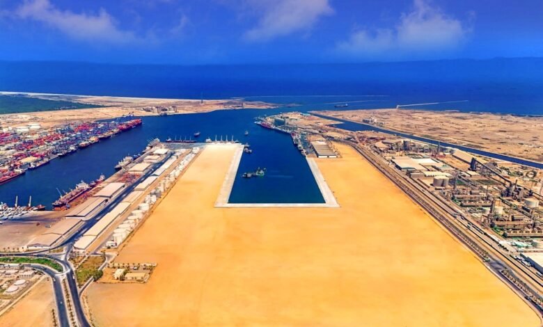 باستثمارات-560-مليون-دولار.-محطة-دمياط-الجديدة-تستقبل-أول-سفينة-من-“هاباج-لويد”